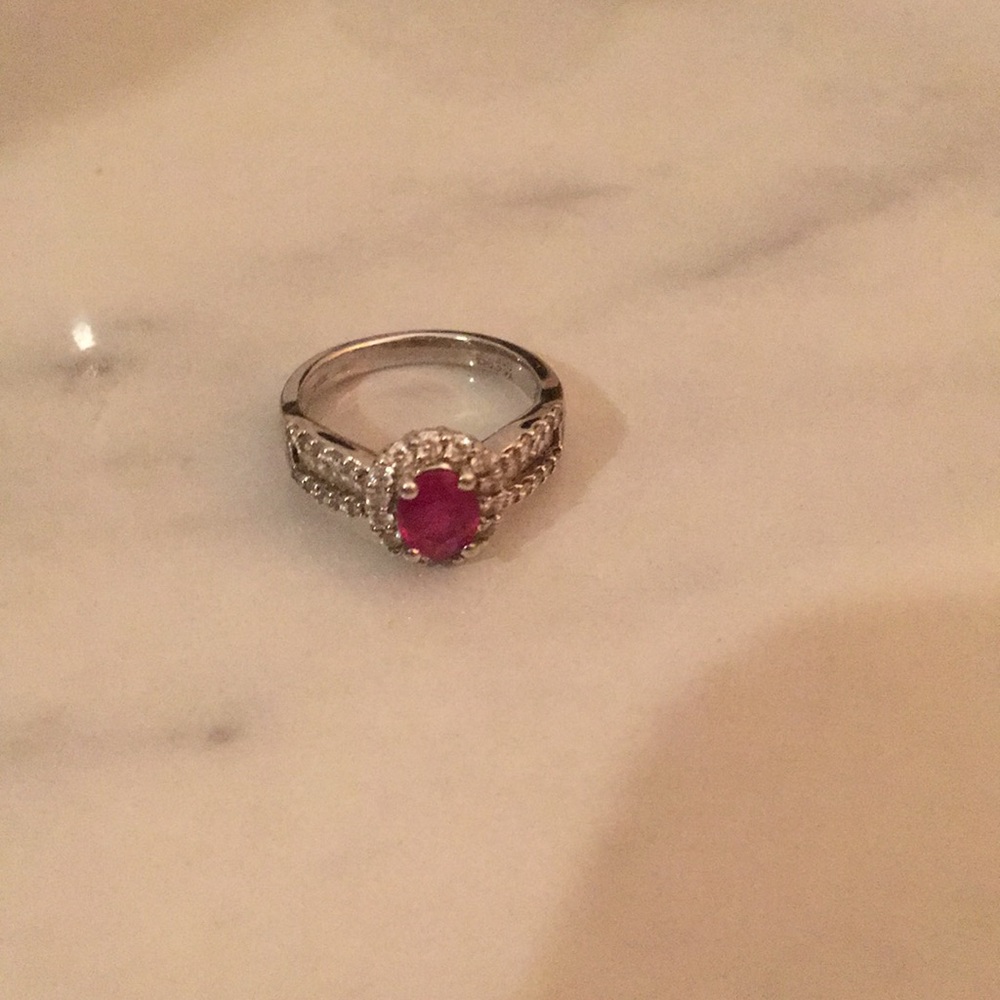 Ruby ring - Picture 1 of 4